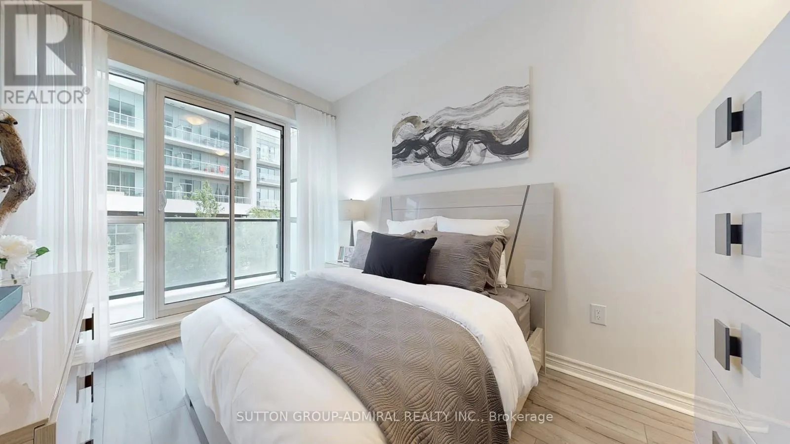 TH 101 - 39 ANNIE CRAIG DRIVE