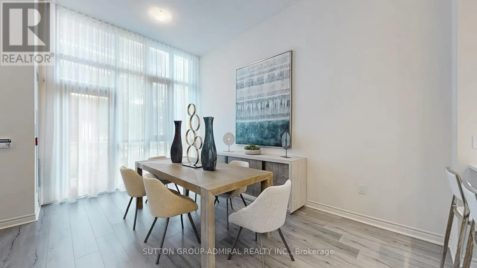 TH 101 - 39 ANNIE CRAIG DRIVE
