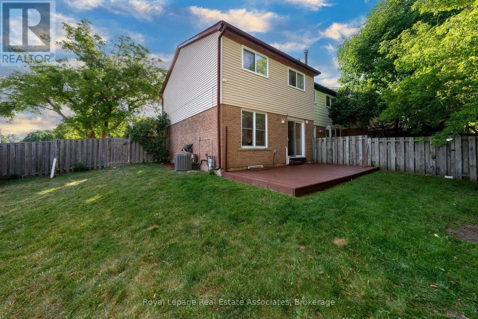 19 BURBANK CRESCENT