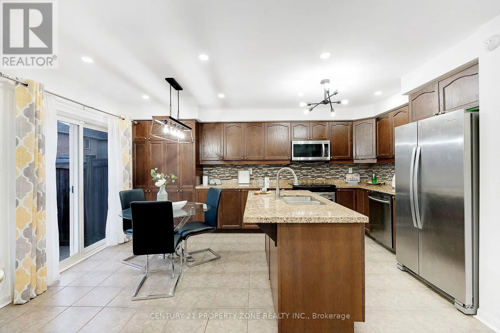 290 WOODLEY CRESCENT