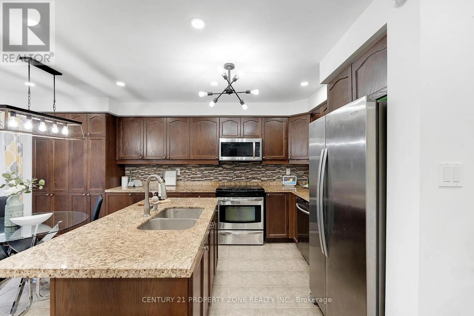 290 WOODLEY CRESCENT