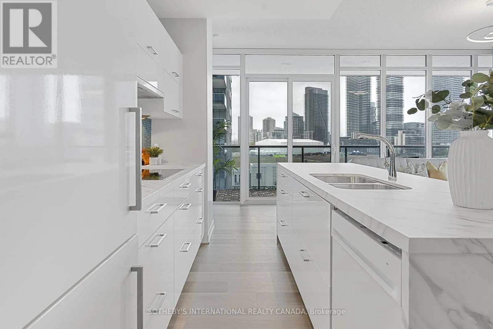 608 - 88 PARK LAWN ROAD