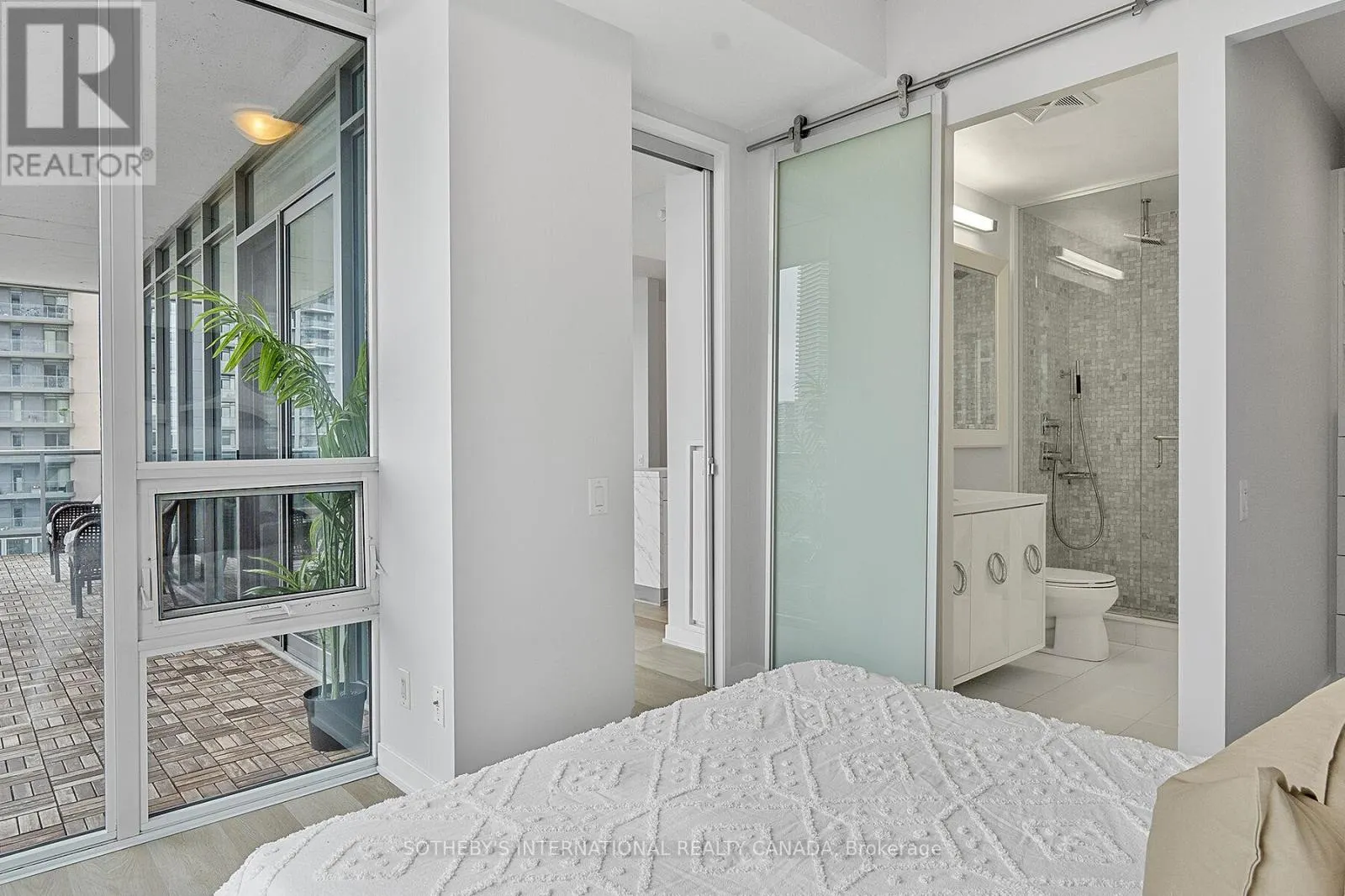 608 - 88 PARK LAWN ROAD