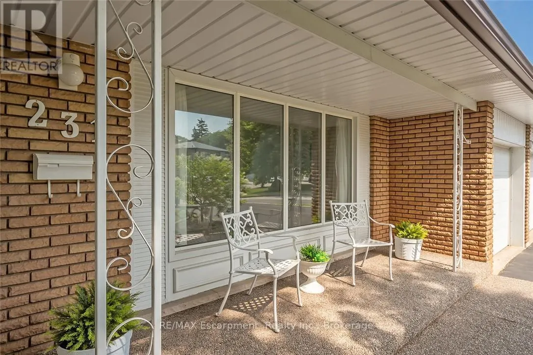 231 BARRYMORE COURT