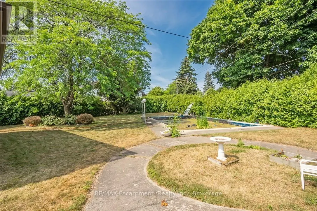 231 BARRYMORE COURT