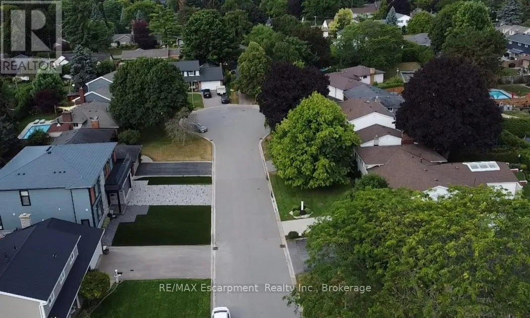231 BARRYMORE COURT