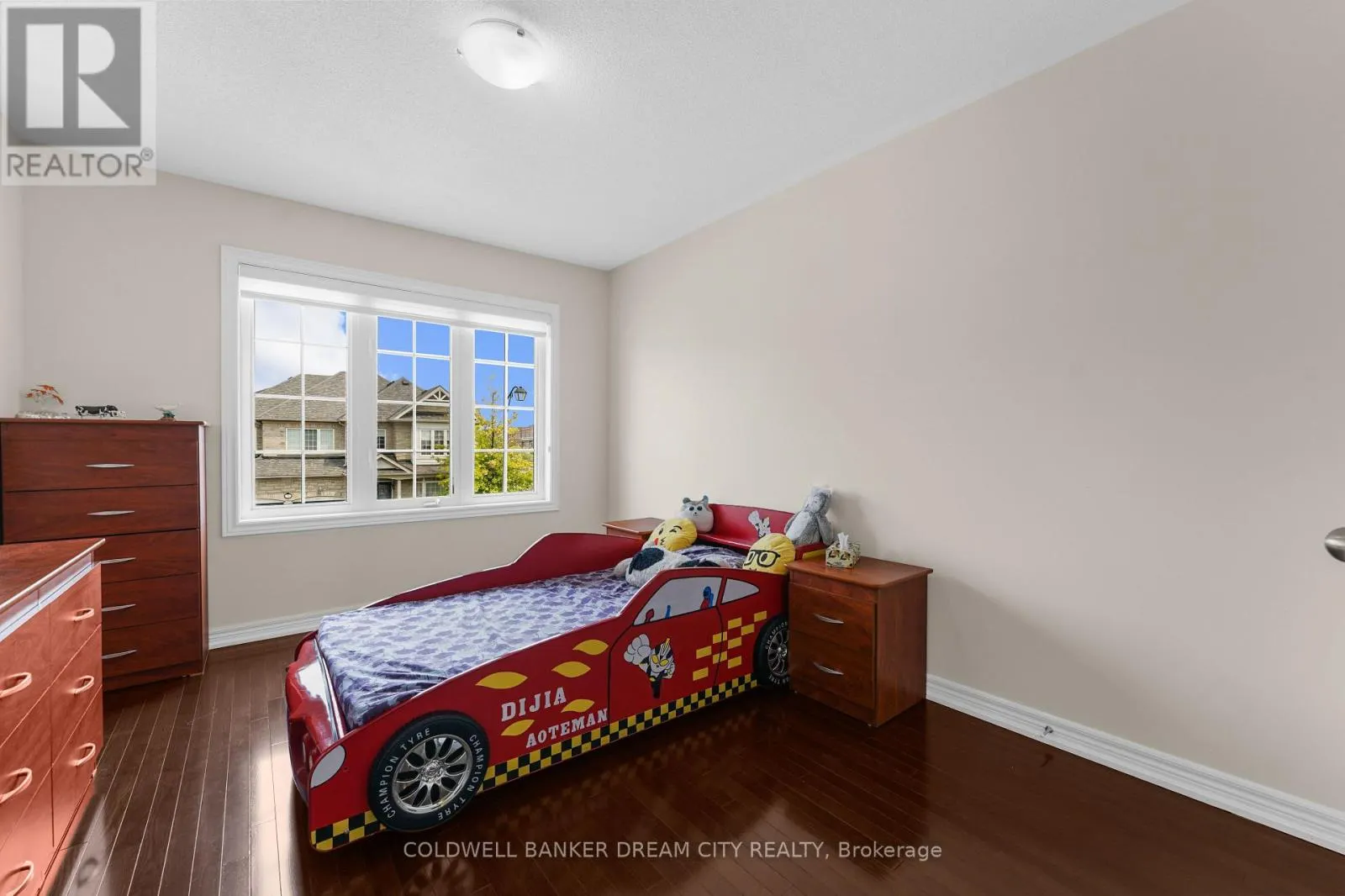 4 AUTUMN ARBOUR ROAD