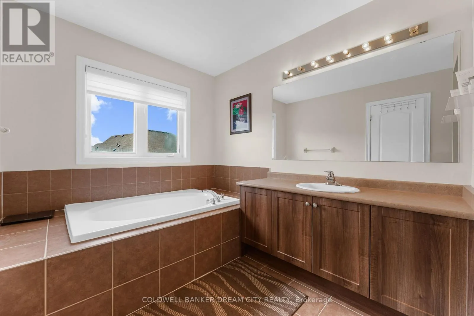 4 AUTUMN ARBOUR ROAD