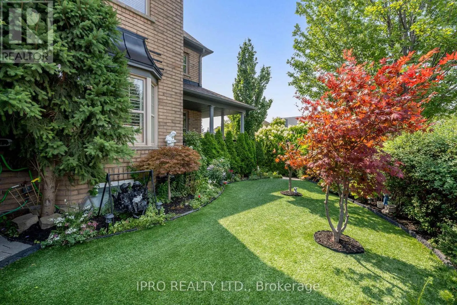 256 LANDSBOROUGH AVENUE