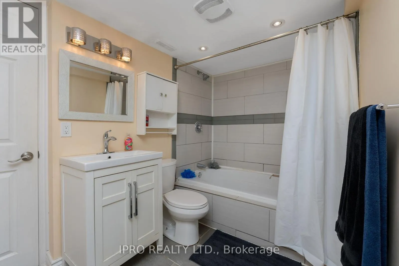 256 LANDSBOROUGH AVENUE