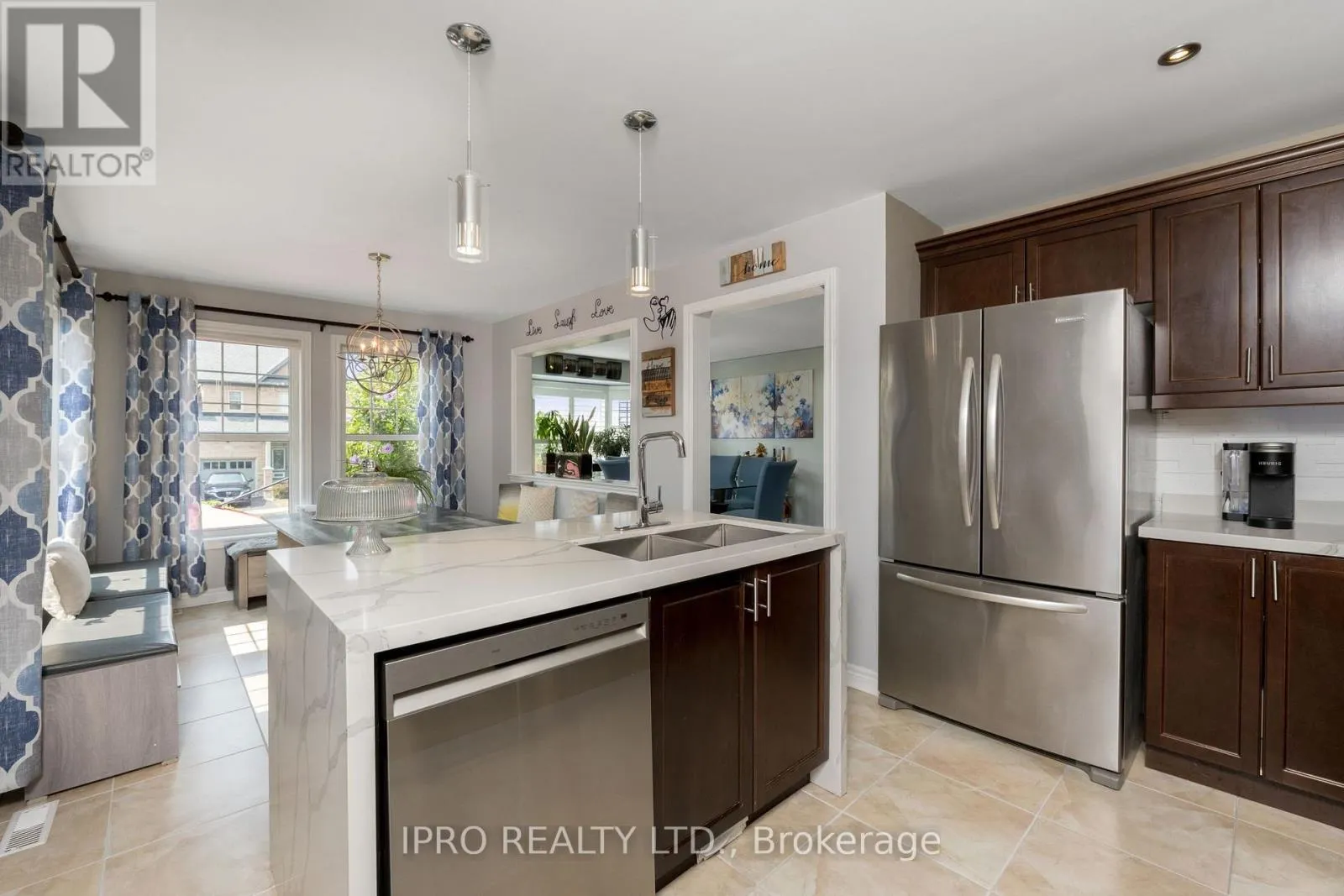 256 LANDSBOROUGH AVENUE