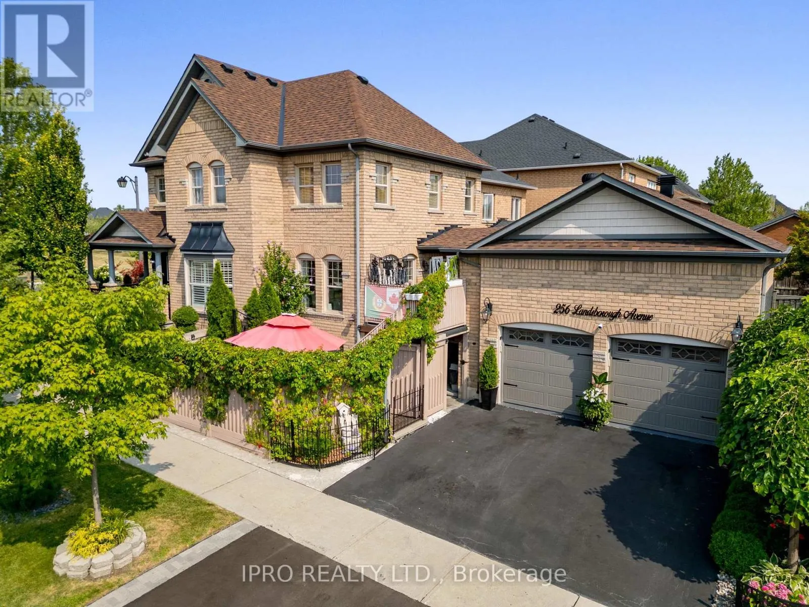 256 LANDSBOROUGH AVENUE