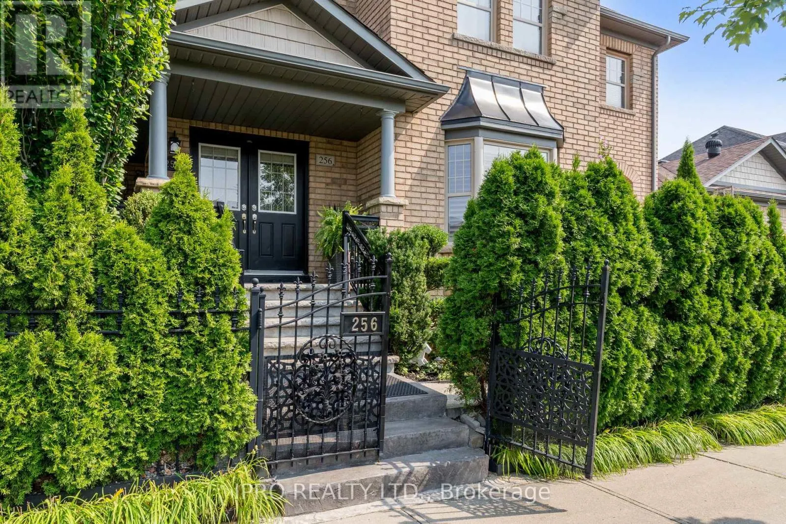 256 LANDSBOROUGH AVENUE