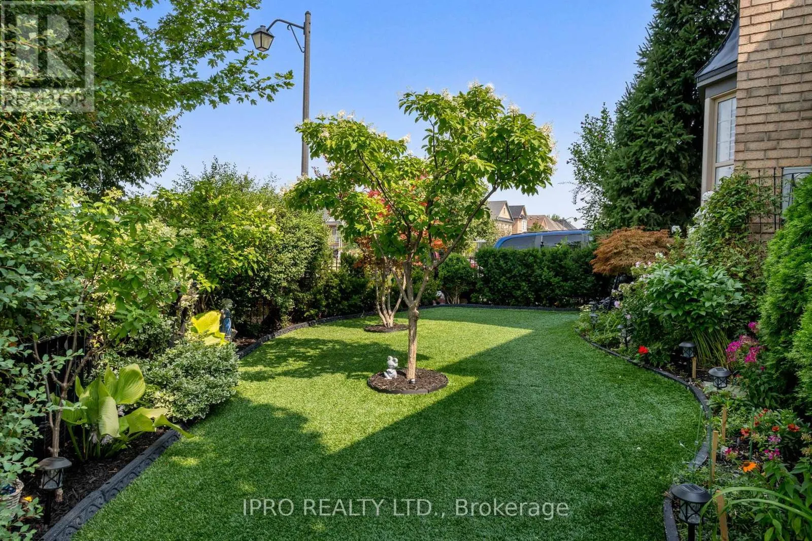 256 LANDSBOROUGH AVENUE