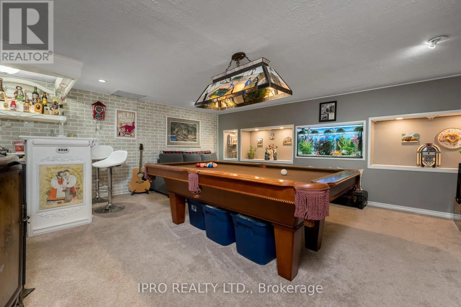 256 LANDSBOROUGH AVENUE
