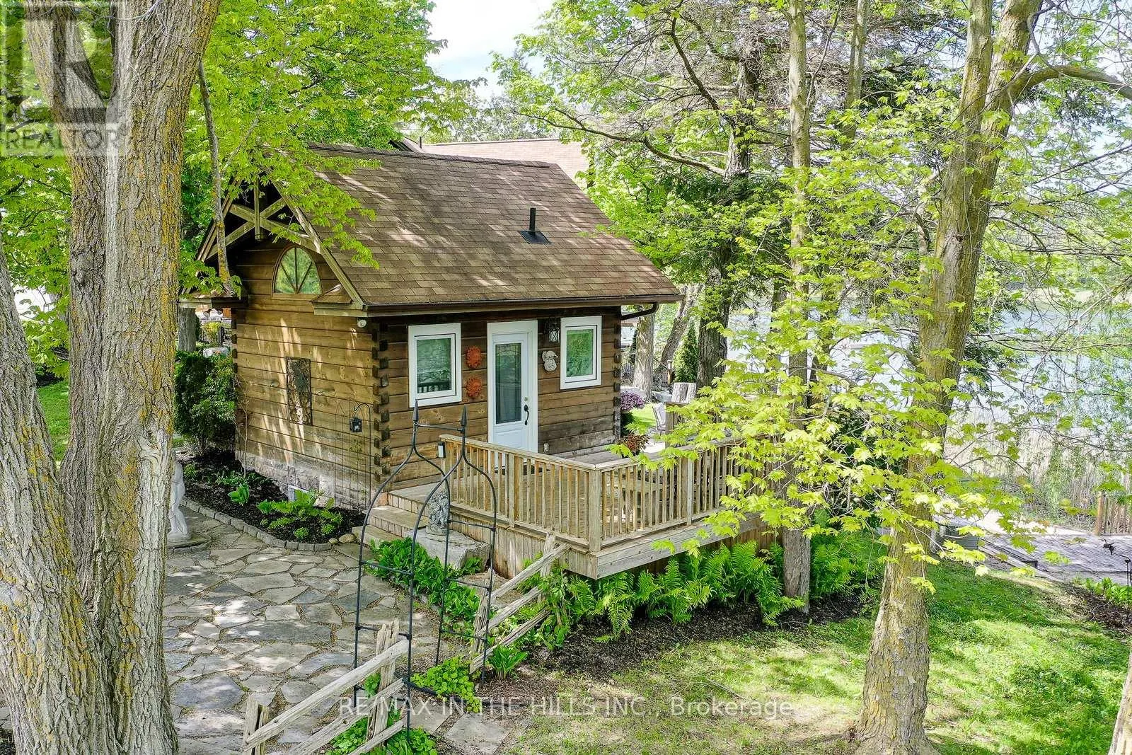 143 - 143 GREEN LAKE ROAD W