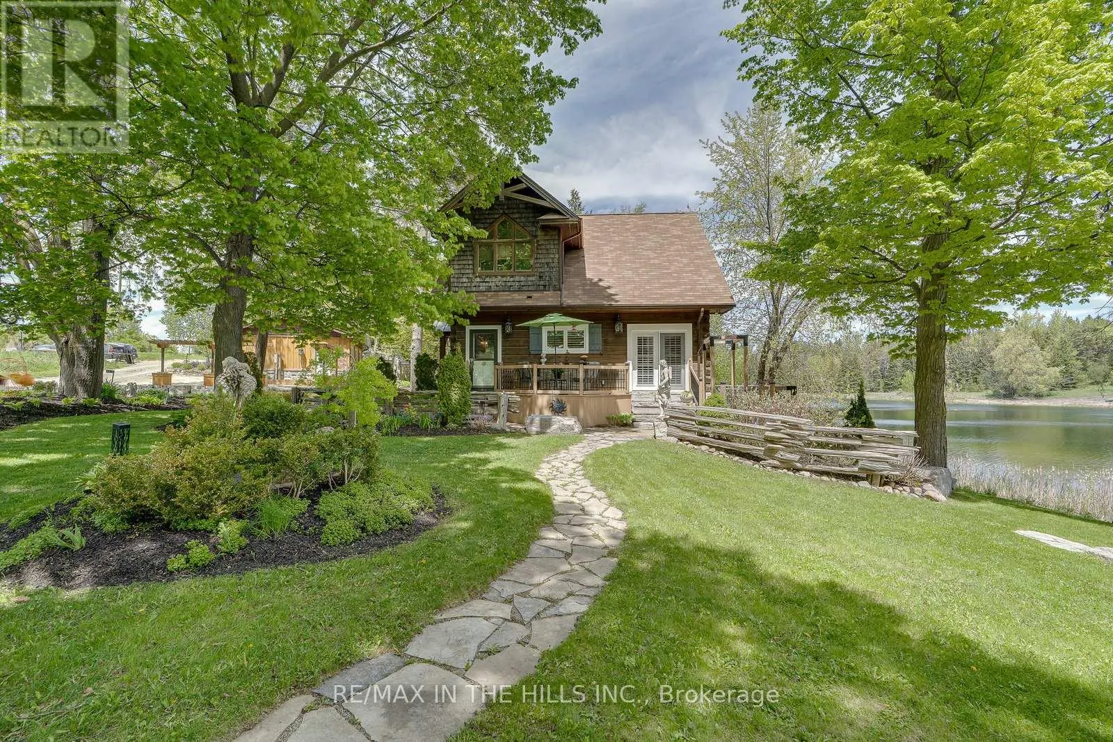 143 - 143 GREEN LAKE ROAD W