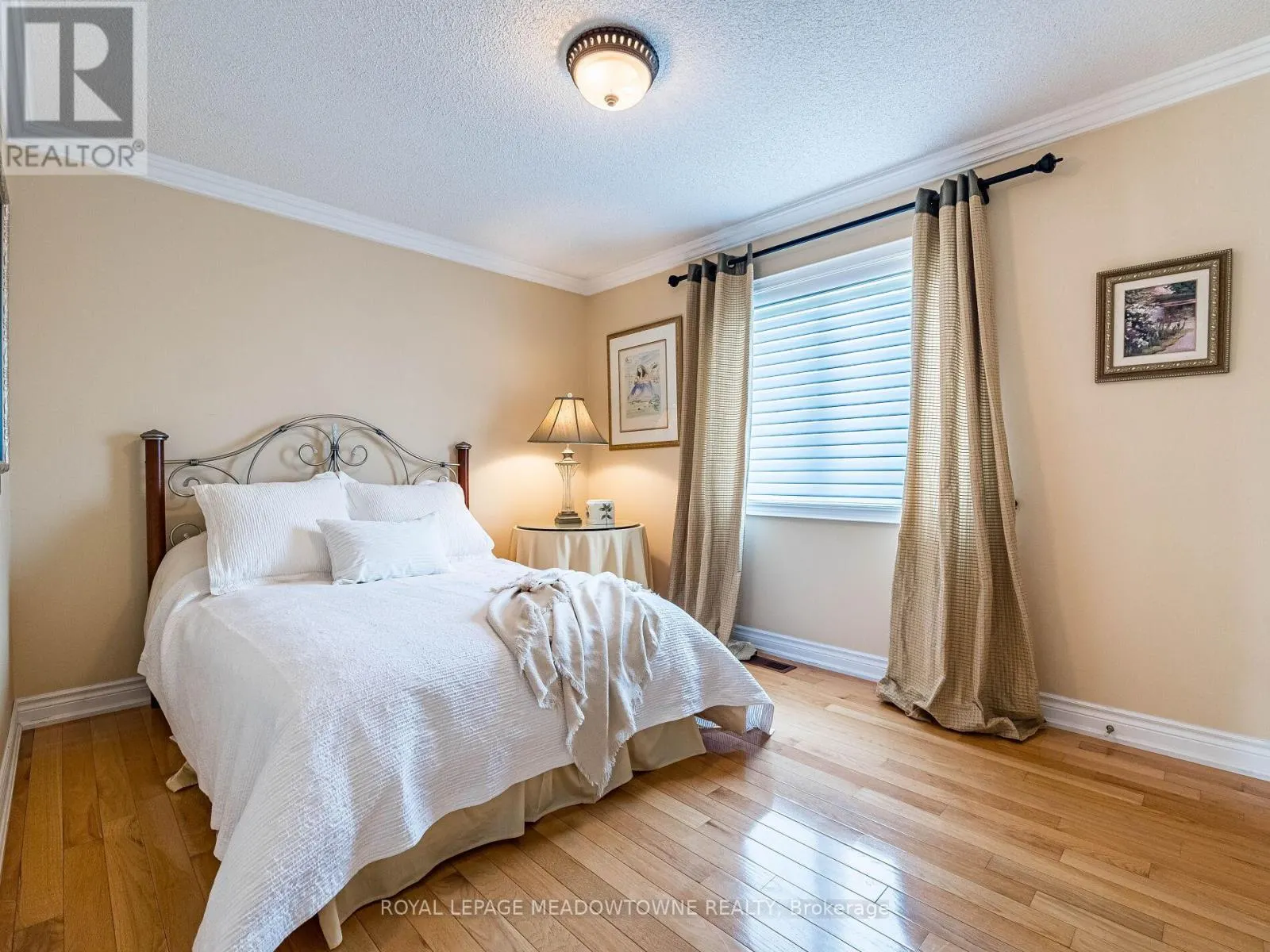 8 DEER RUN CRESCENT
