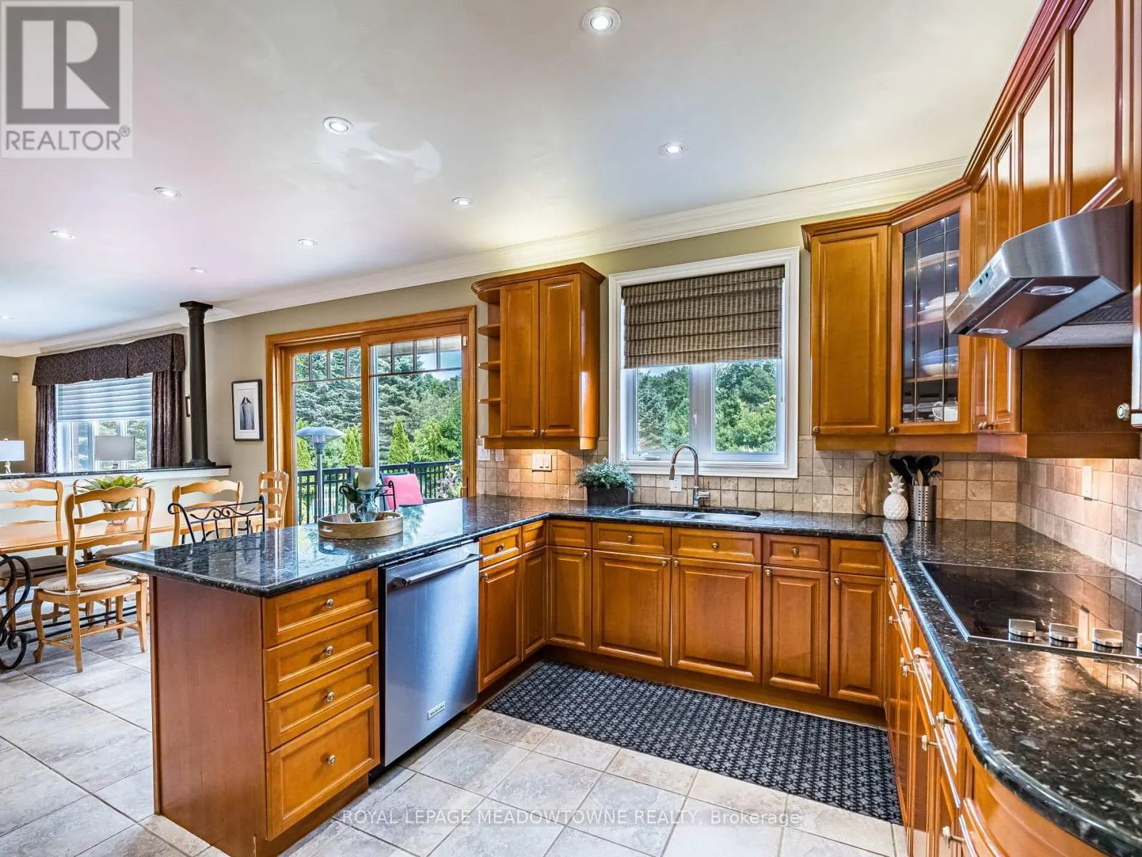 8 DEER RUN CRESCENT