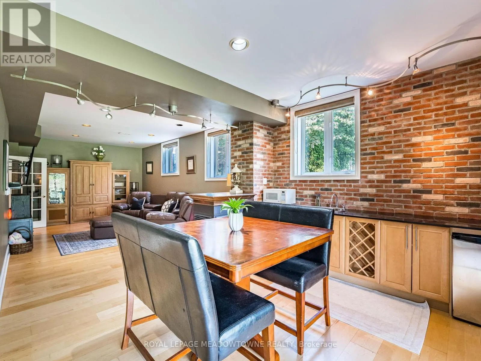 8 DEER RUN CRESCENT