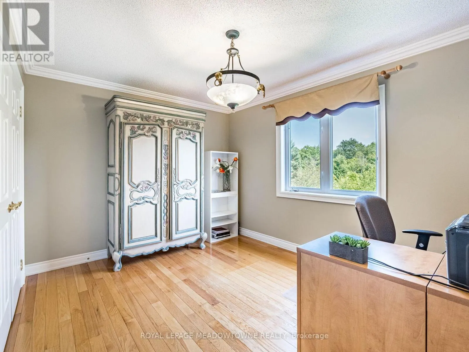 8 DEER RUN CRESCENT