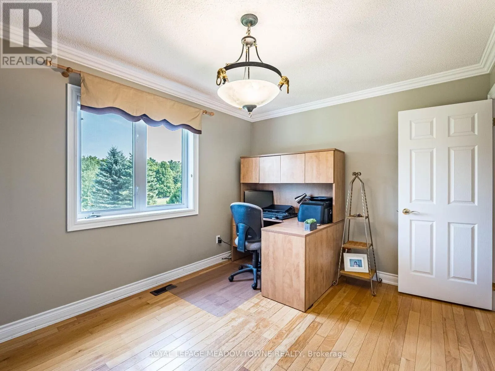 8 DEER RUN CRESCENT