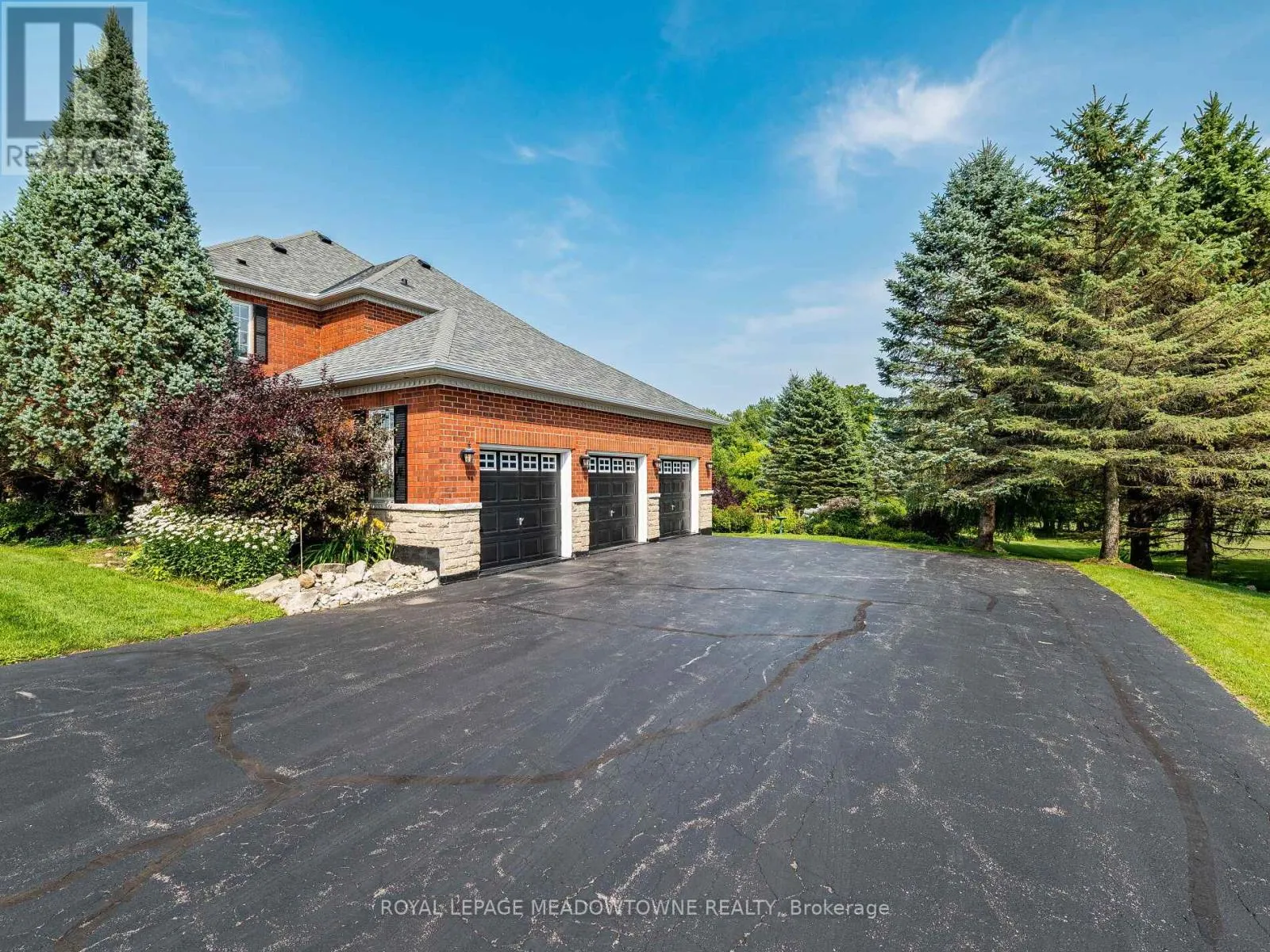 8 DEER RUN CRESCENT