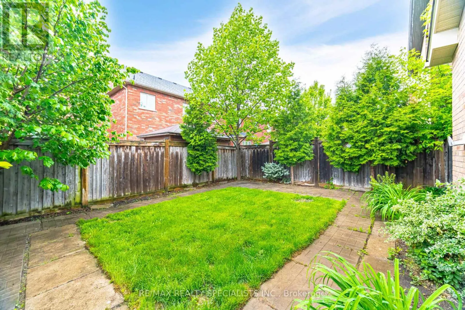 238 GIDDINGS CRESCENT