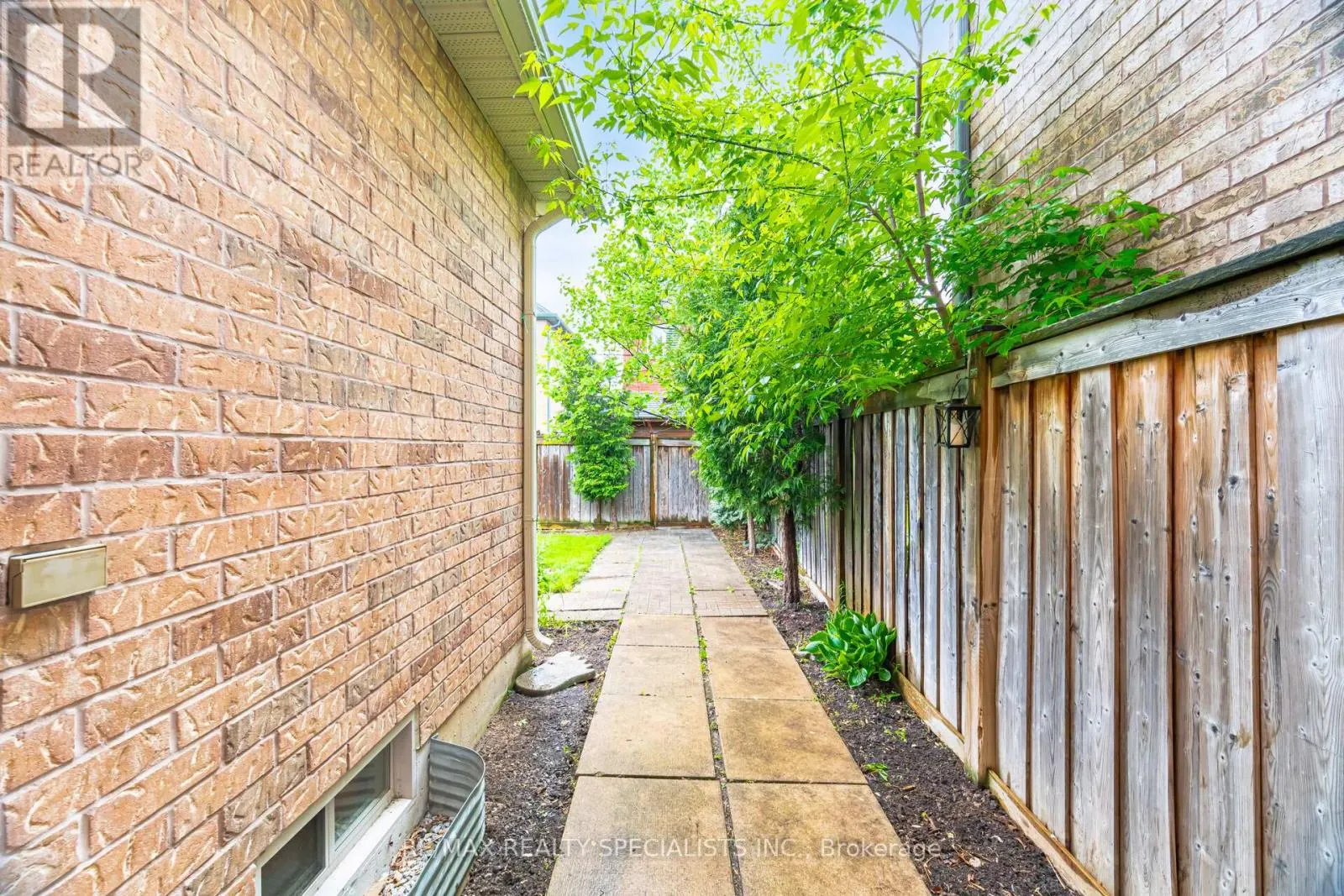 238 GIDDINGS CRESCENT