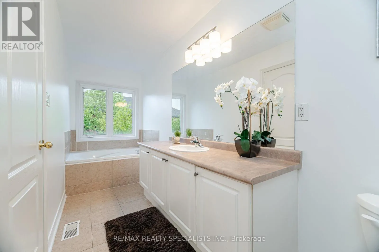 238 GIDDINGS CRESCENT