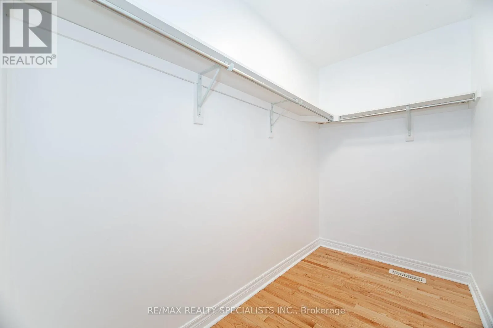 238 GIDDINGS CRESCENT