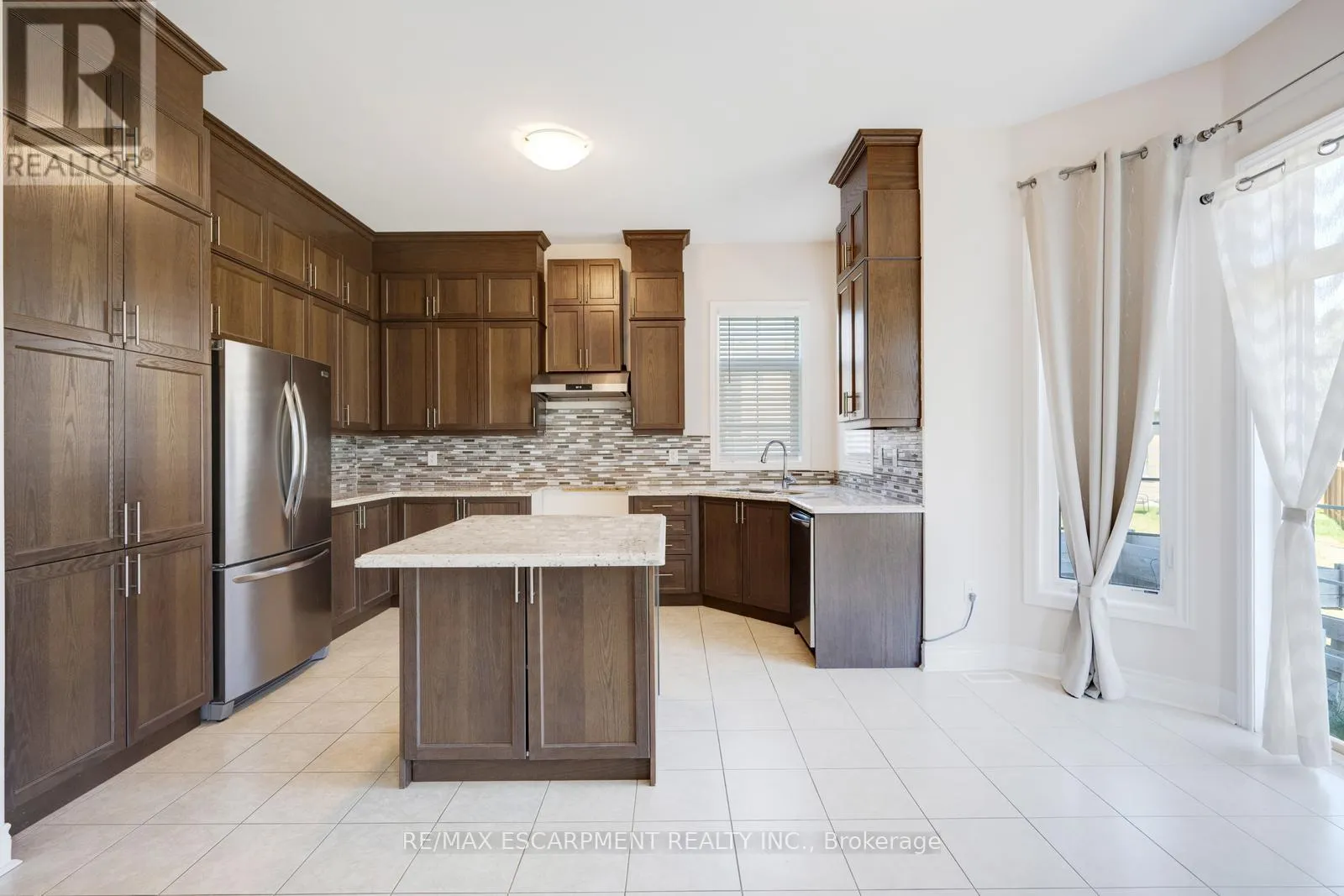 232 NIAGARA TRAIL