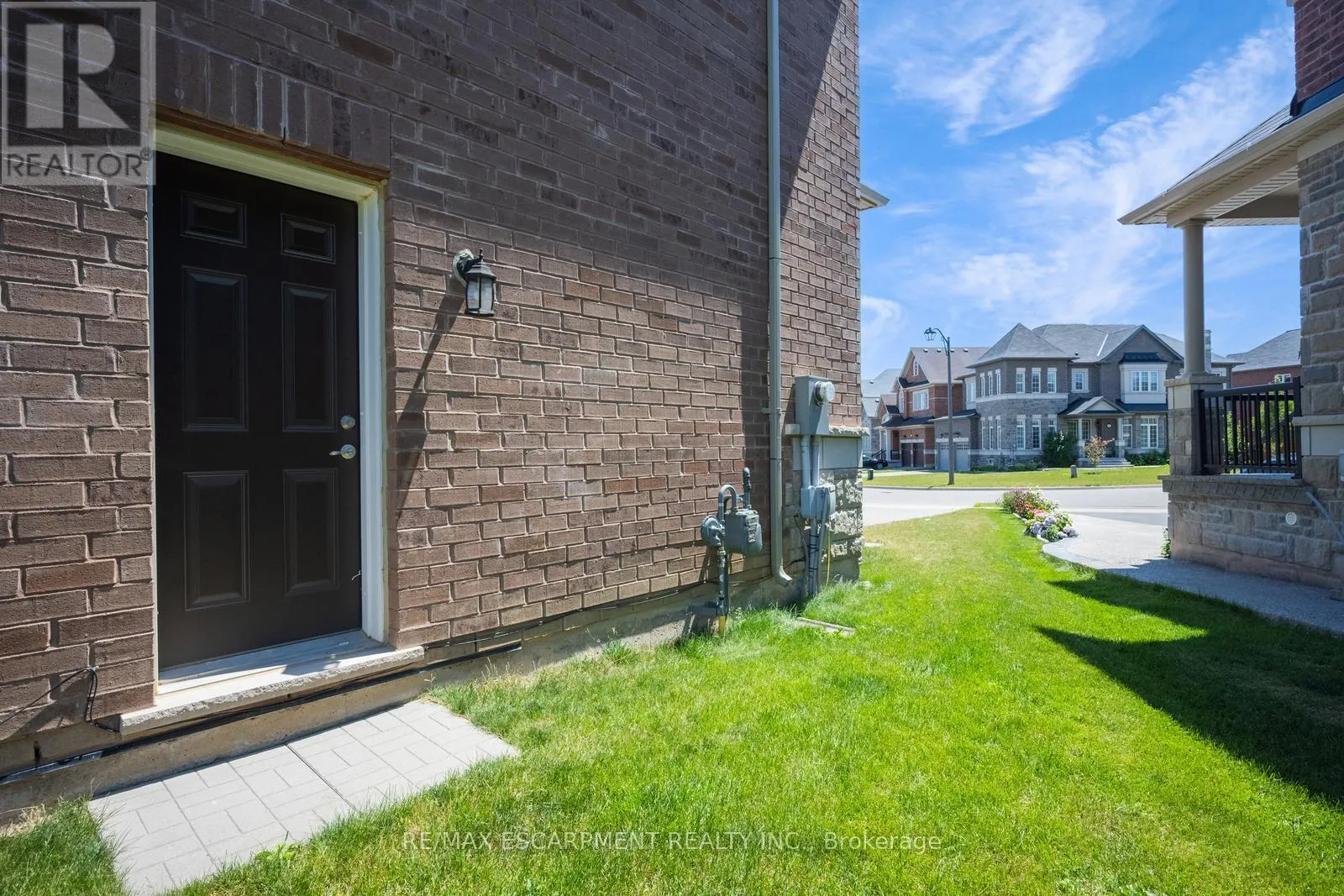 232 NIAGARA TRAIL