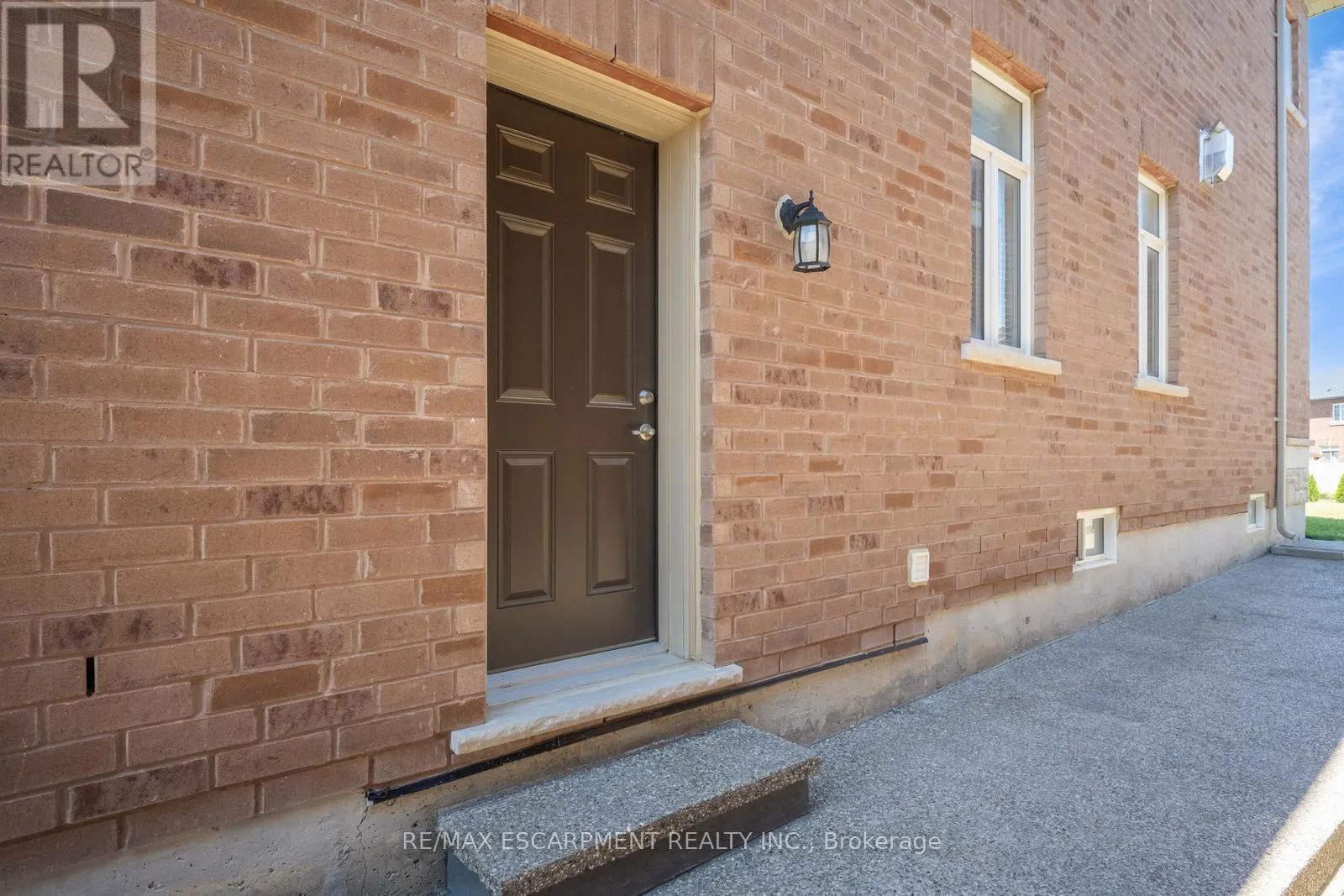 232 NIAGARA TRAIL