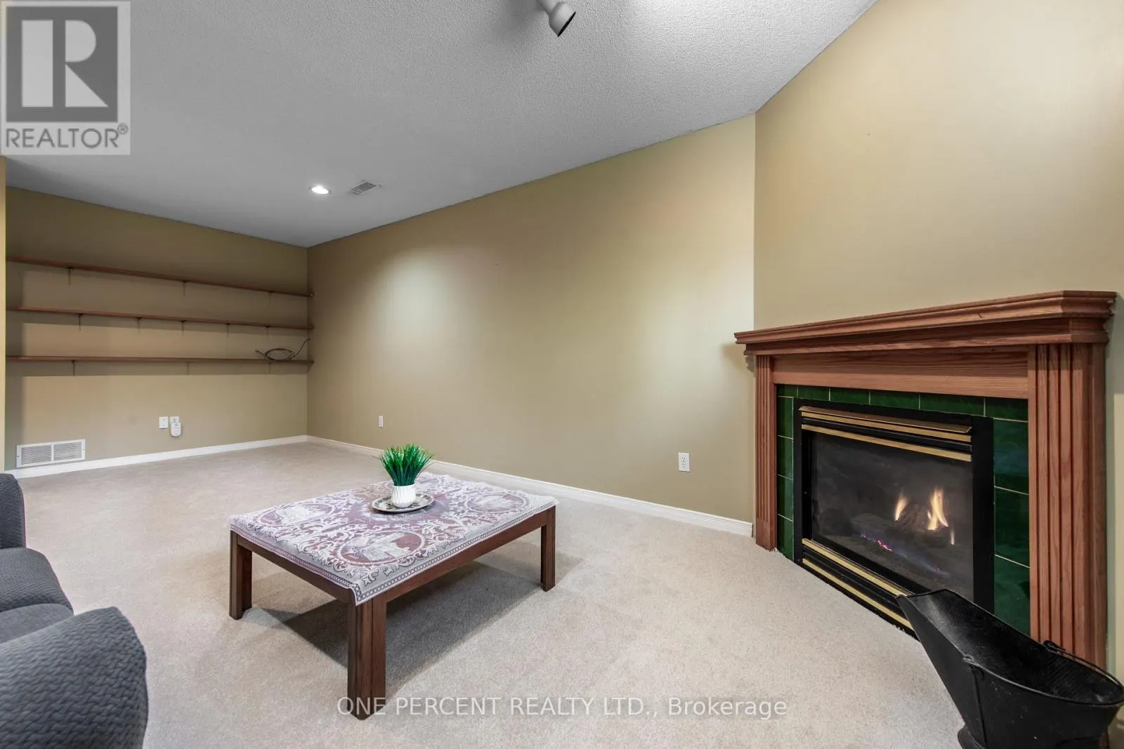 240 WALSH CRESCENT