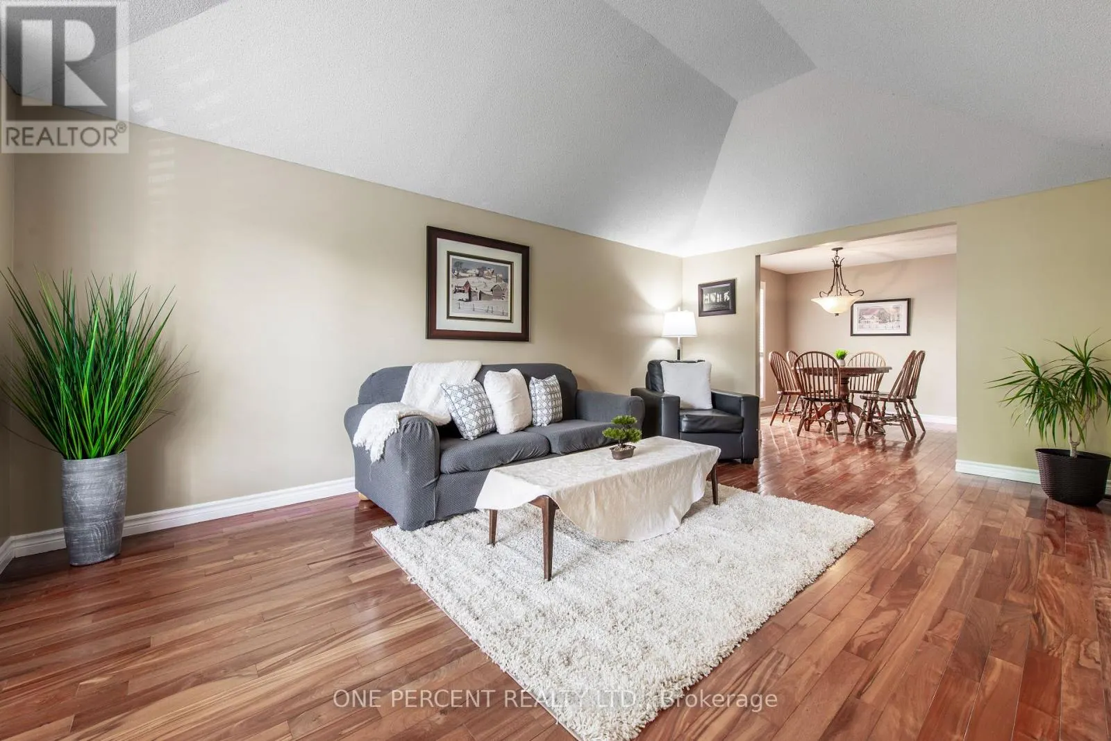 240 WALSH CRESCENT