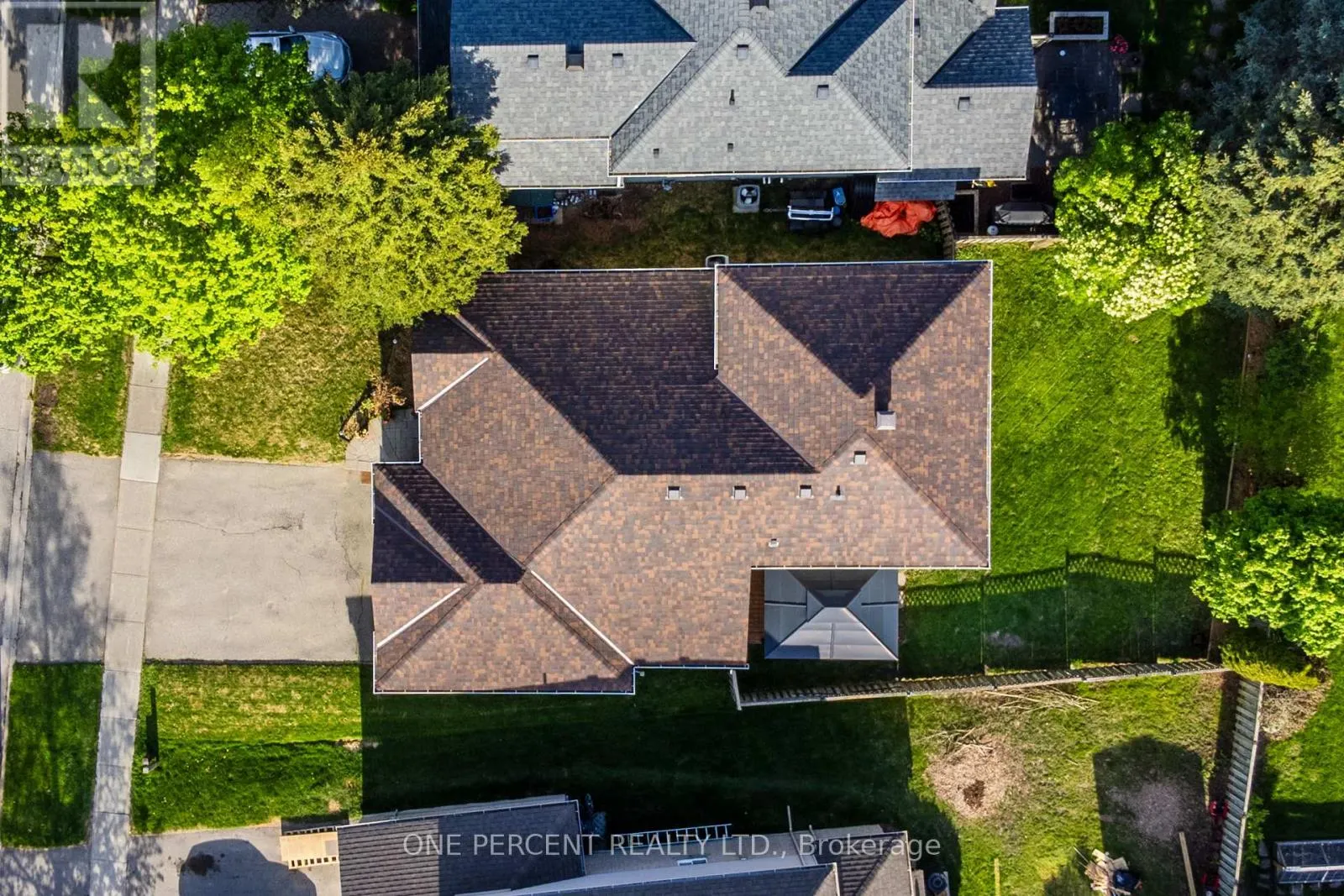 240 WALSH CRESCENT