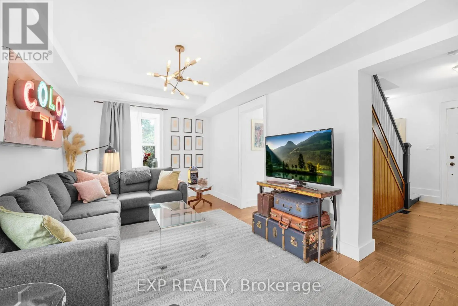 20 ELGIN STREET S