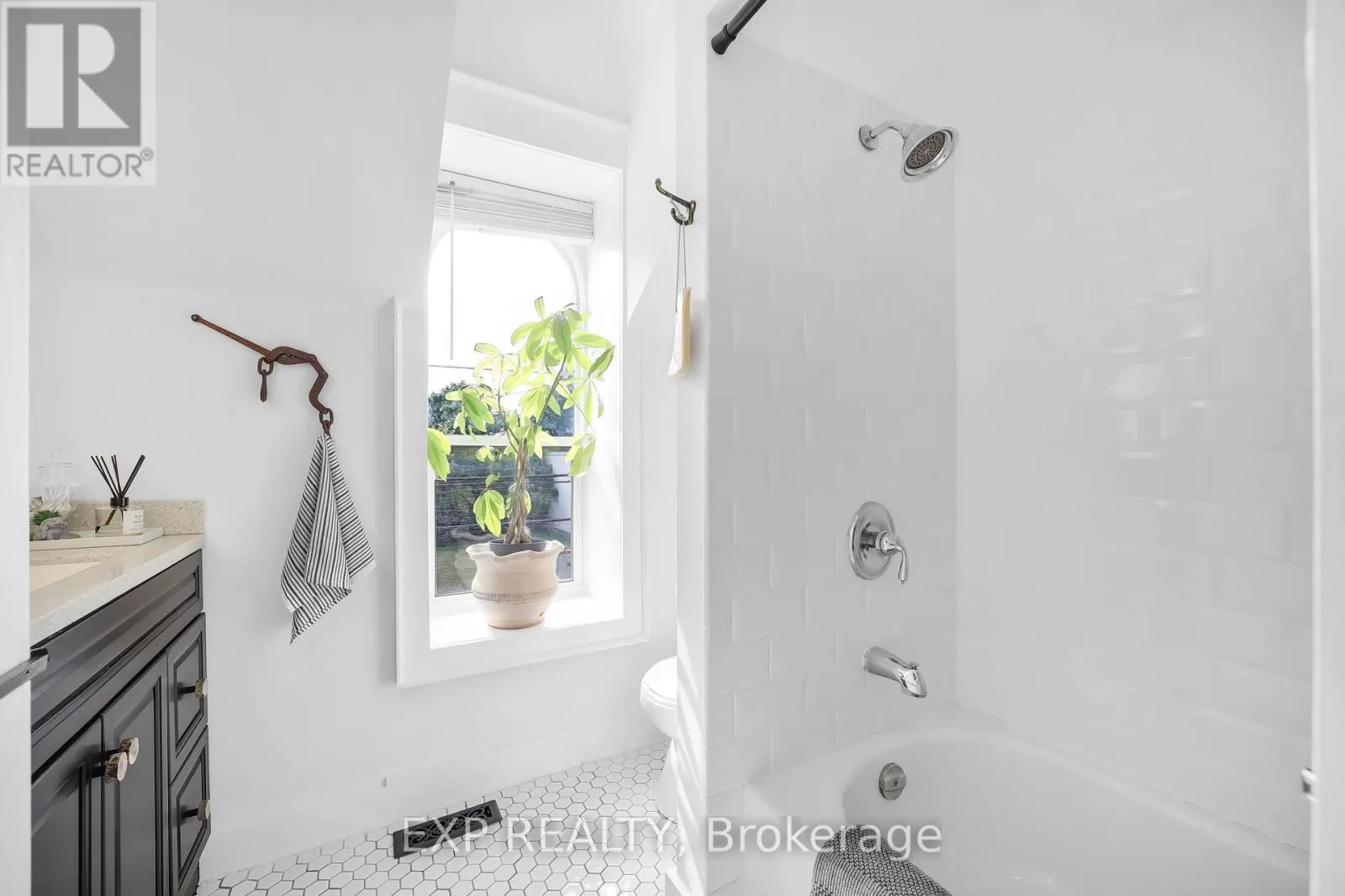 20 ELGIN STREET S