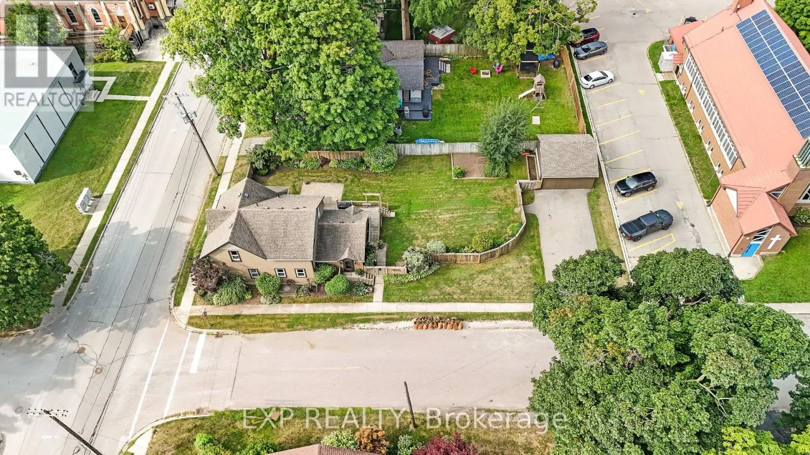 20 ELGIN STREET S