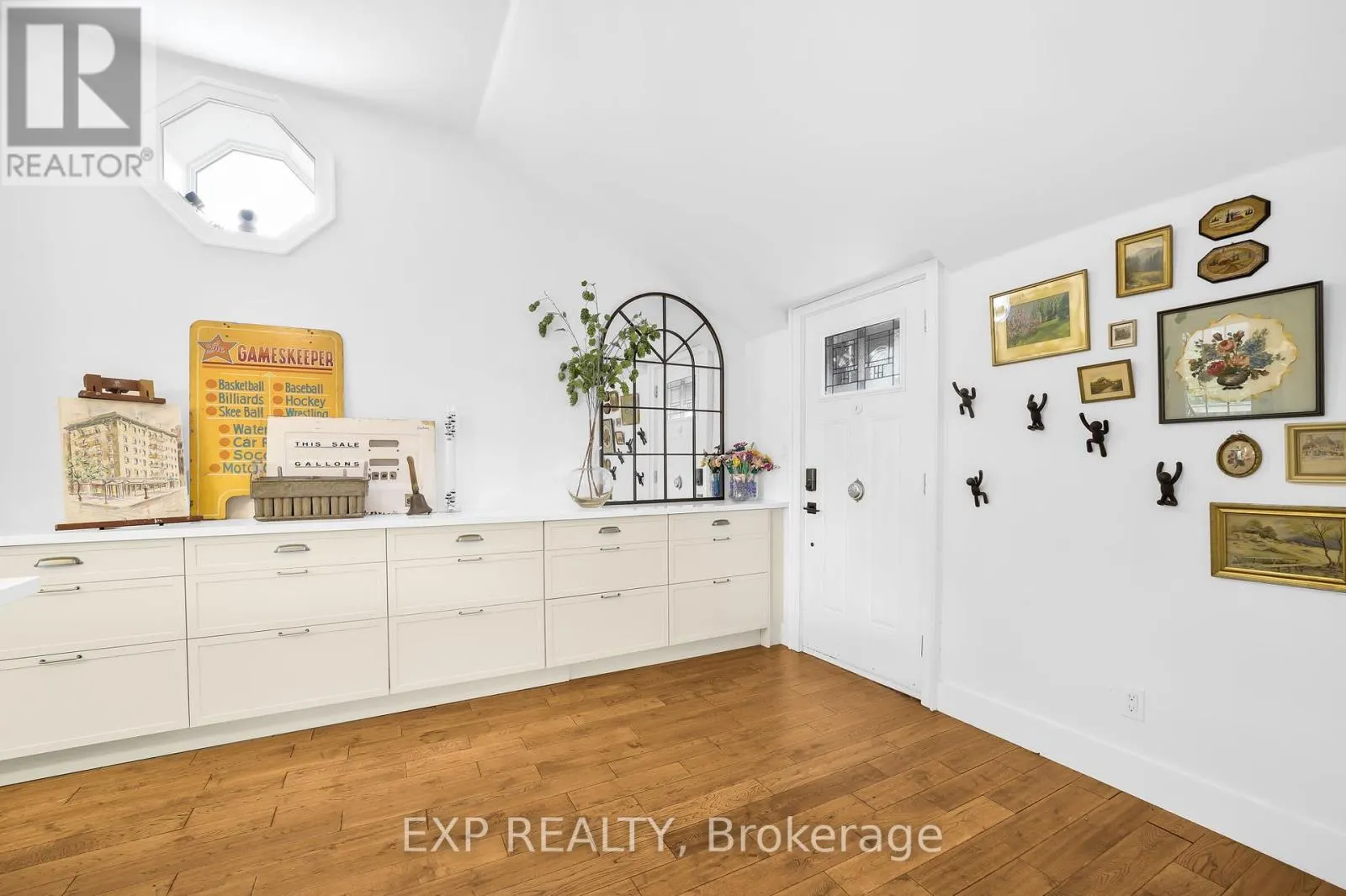 20 ELGIN STREET S