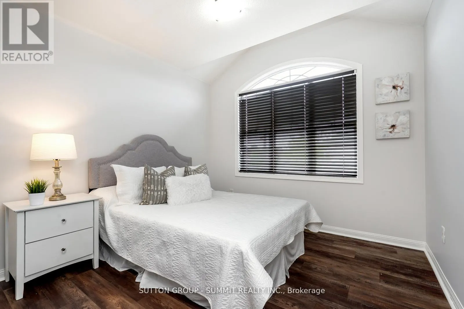1283 ROBSON CRESCENT
