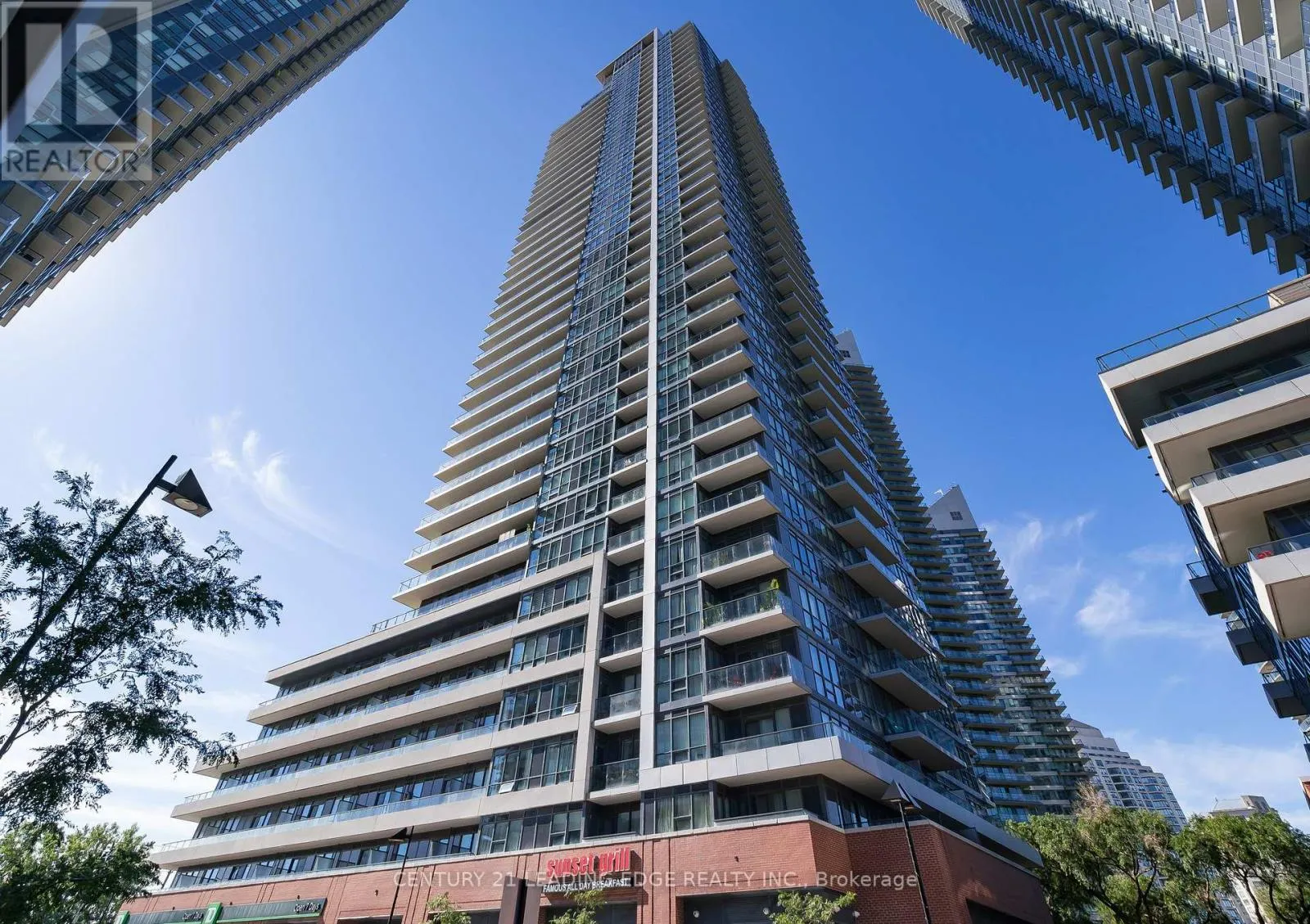 811 - 2212 LAKE SHORE BOULEVARD W