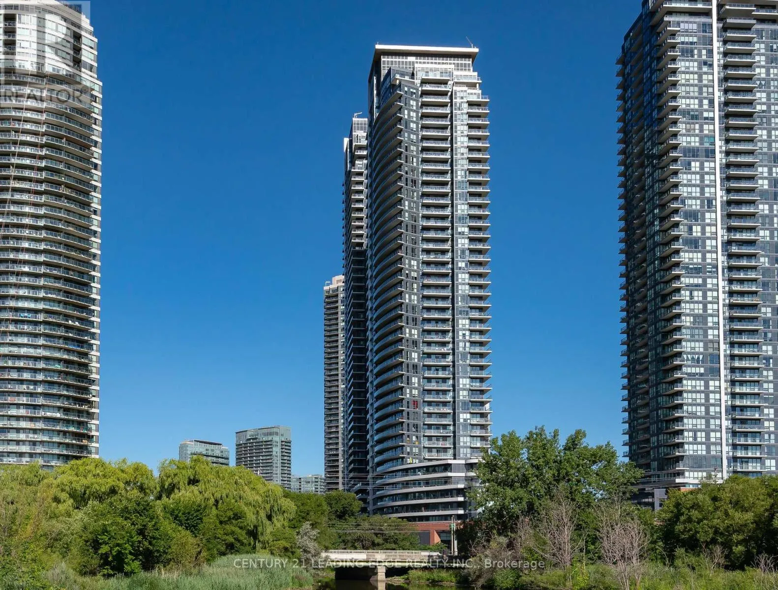 811 - 2212 LAKE SHORE BOULEVARD W