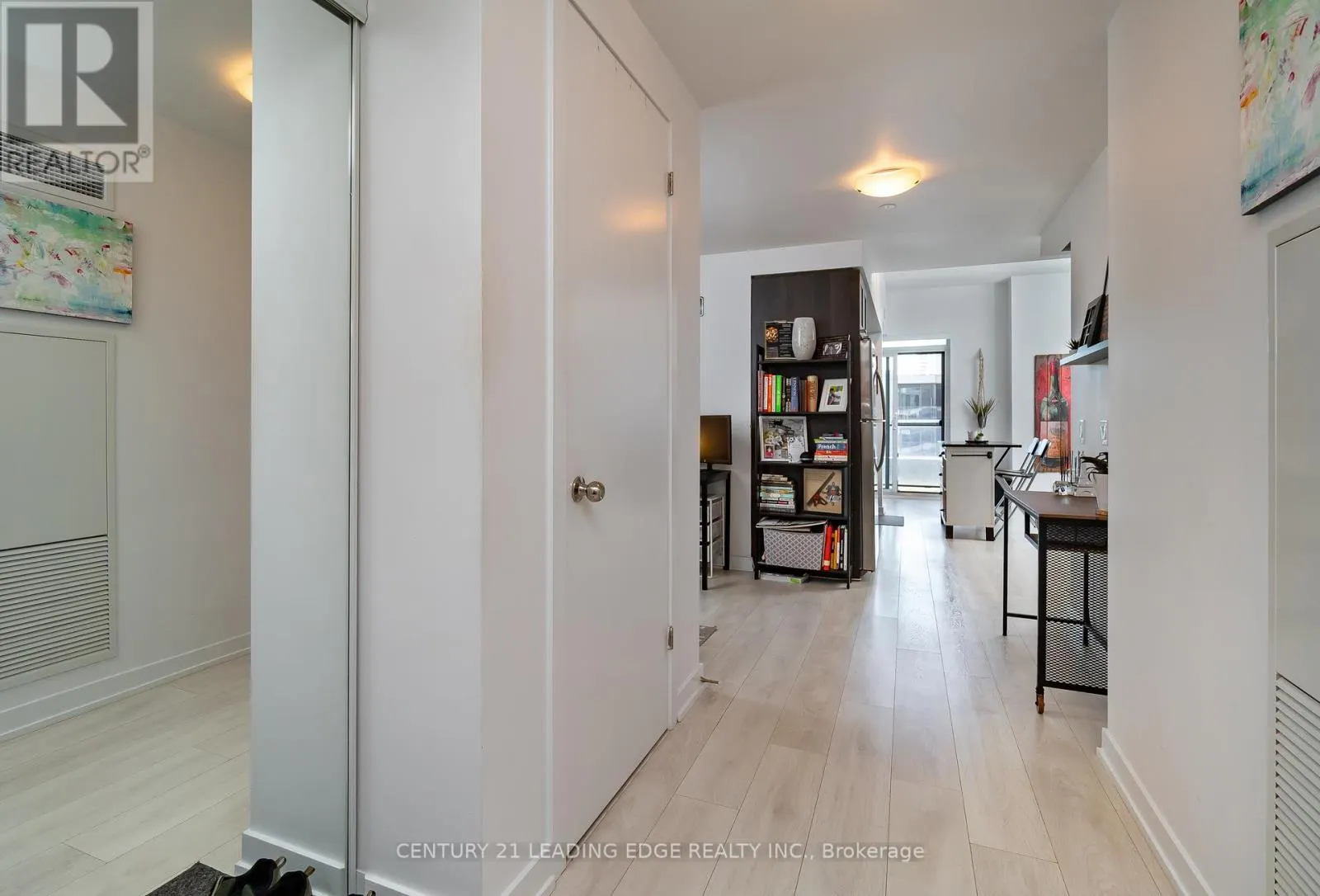 811 - 2212 LAKE SHORE BOULEVARD W
