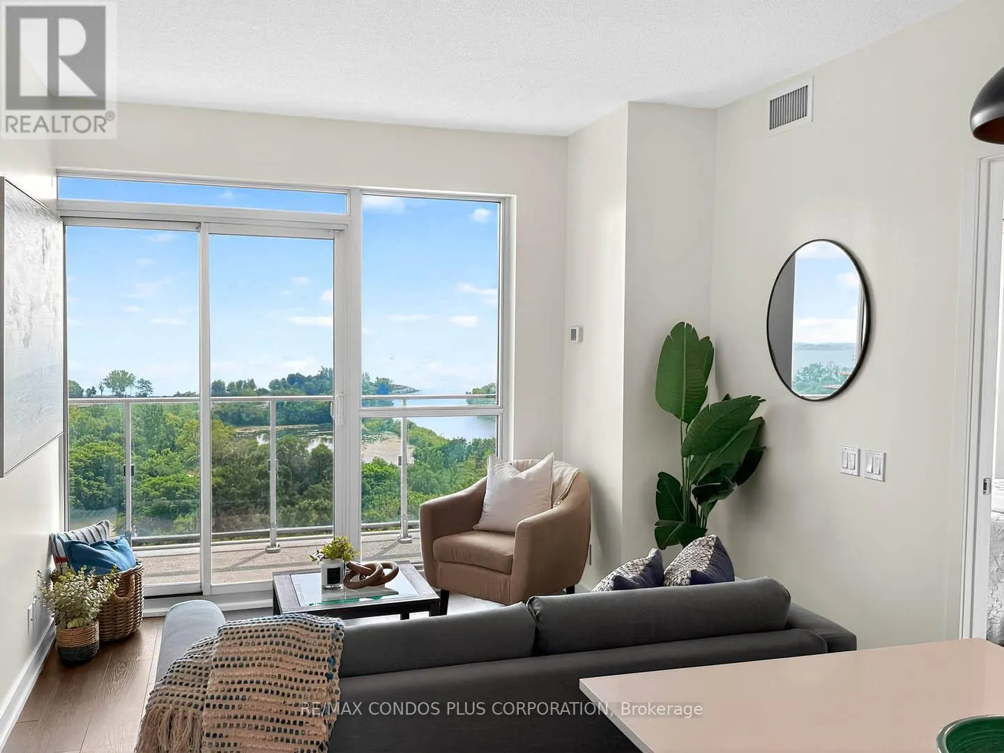1610 - 2200 LAKE SHORE BOULEVARD W
