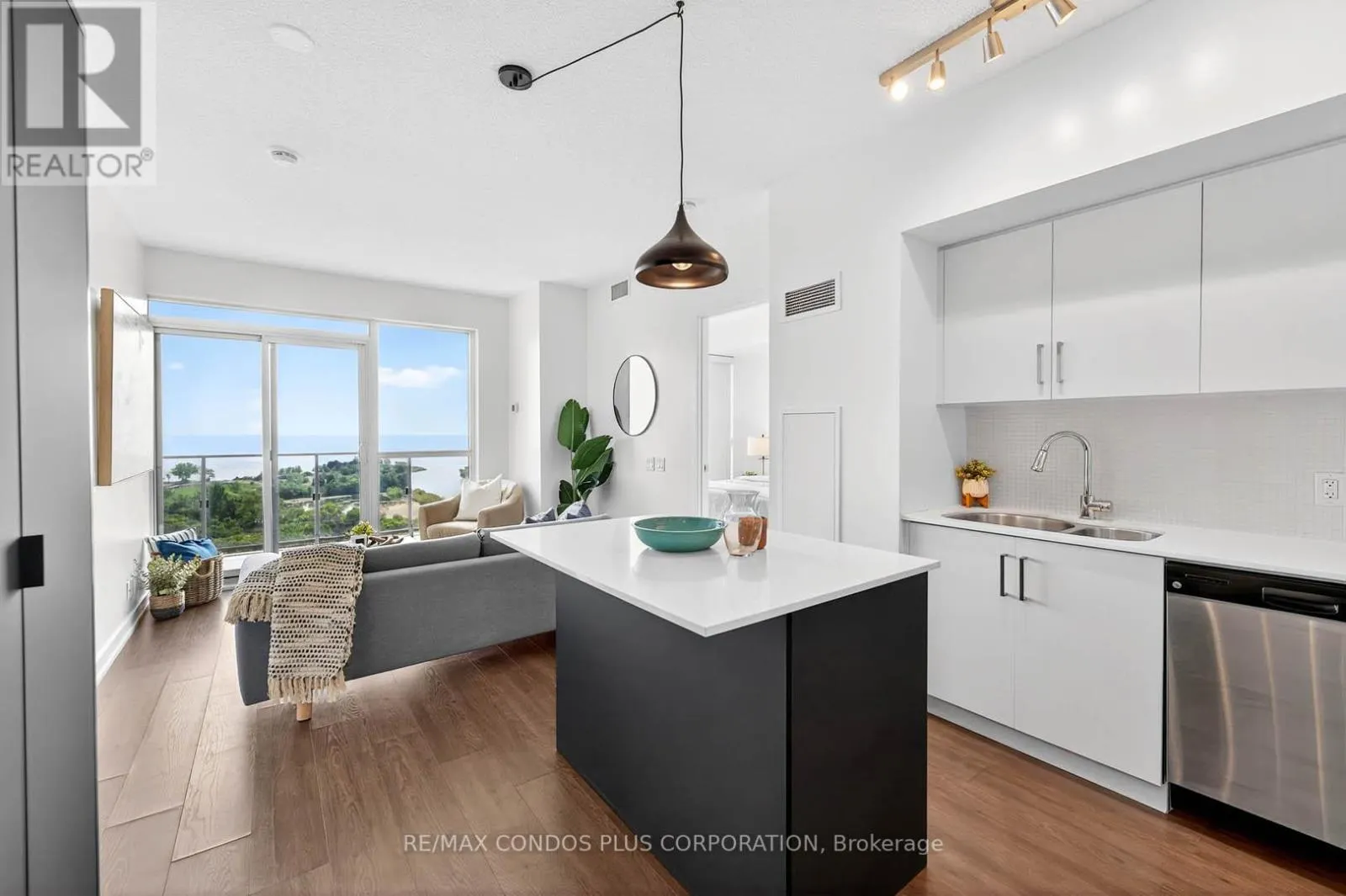 1610 - 2200 LAKE SHORE BOULEVARD W