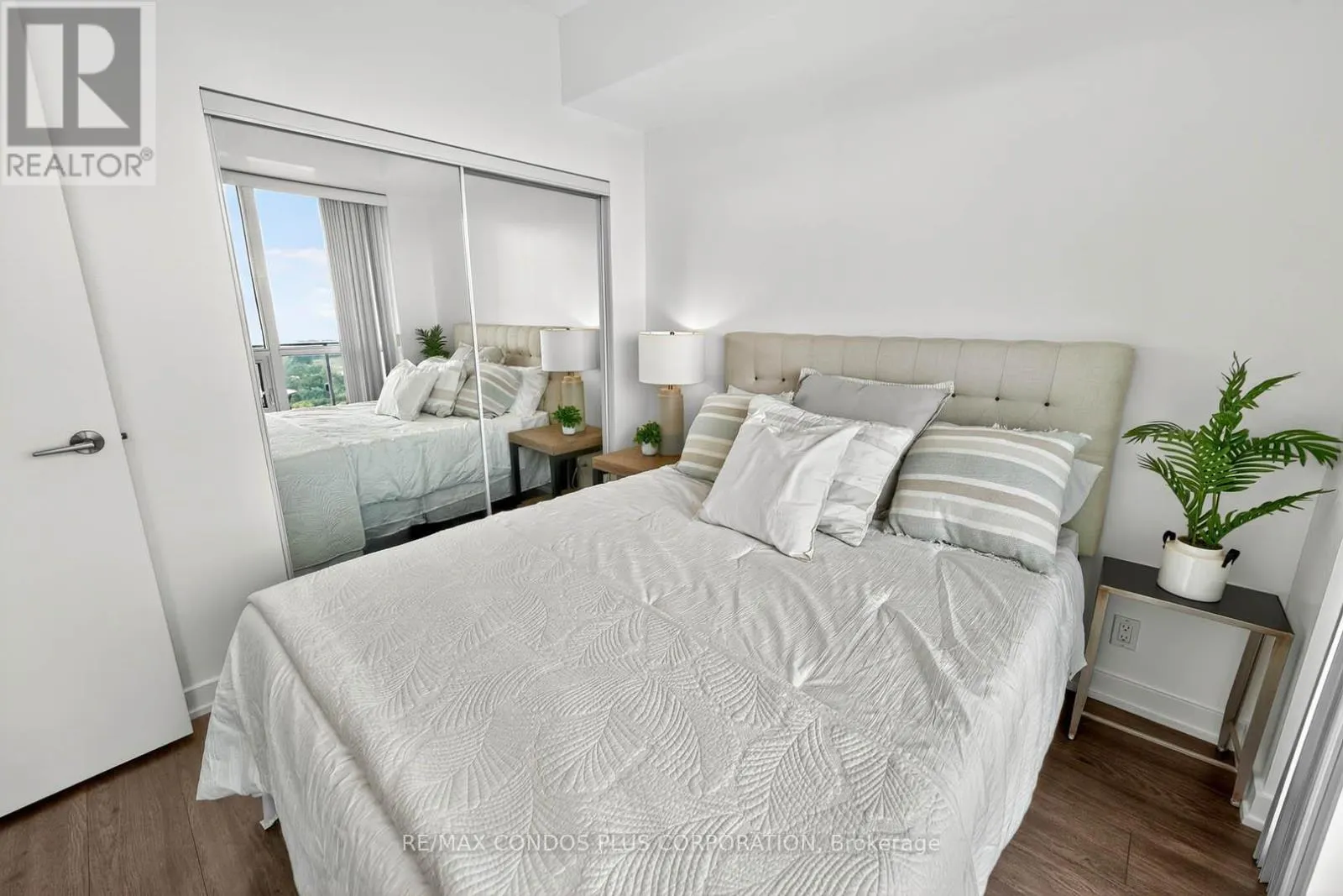1610 - 2200 LAKE SHORE BOULEVARD W