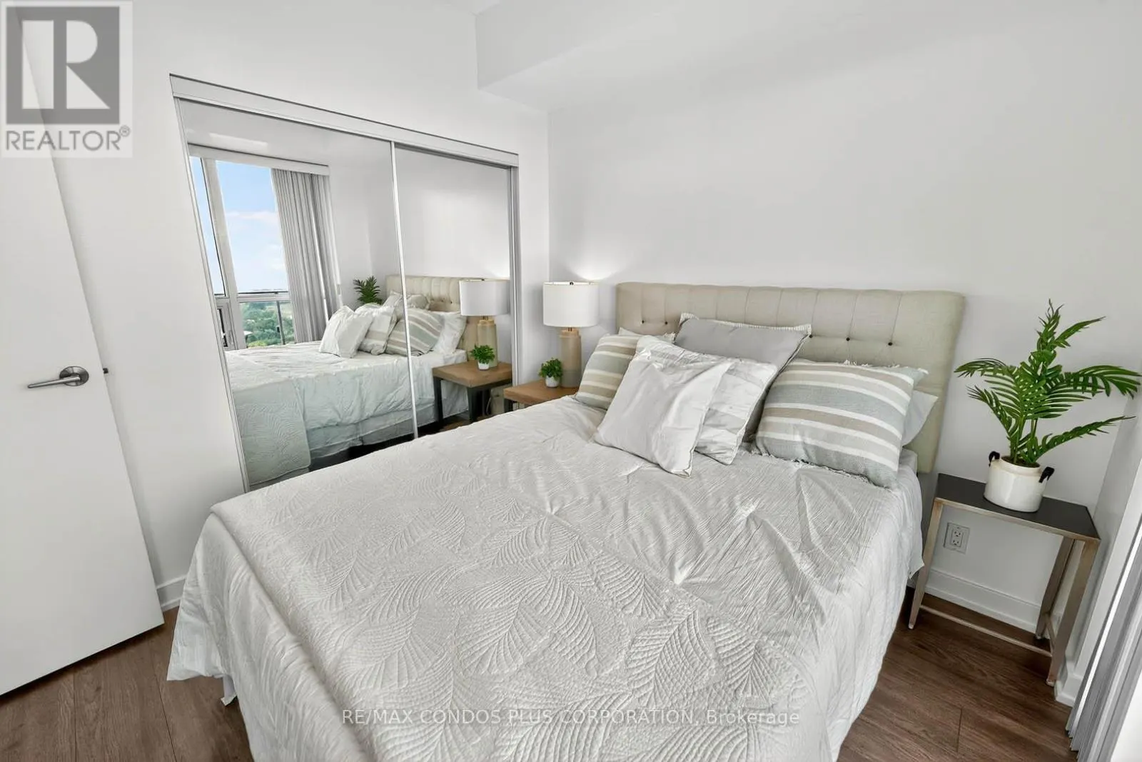 1610 - 2200 LAKE SHORE BOULEVARD W