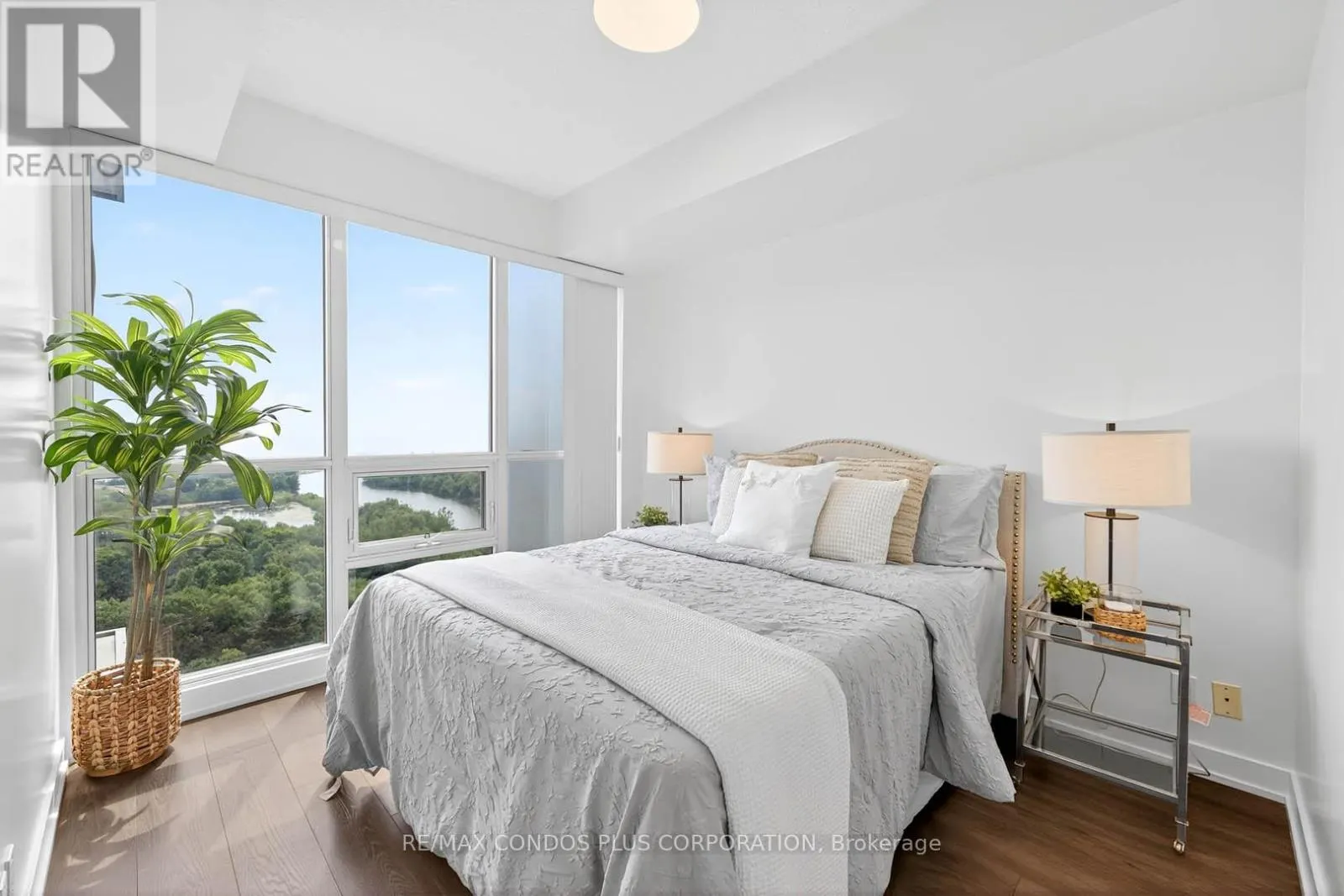 1610 - 2200 LAKE SHORE BOULEVARD W